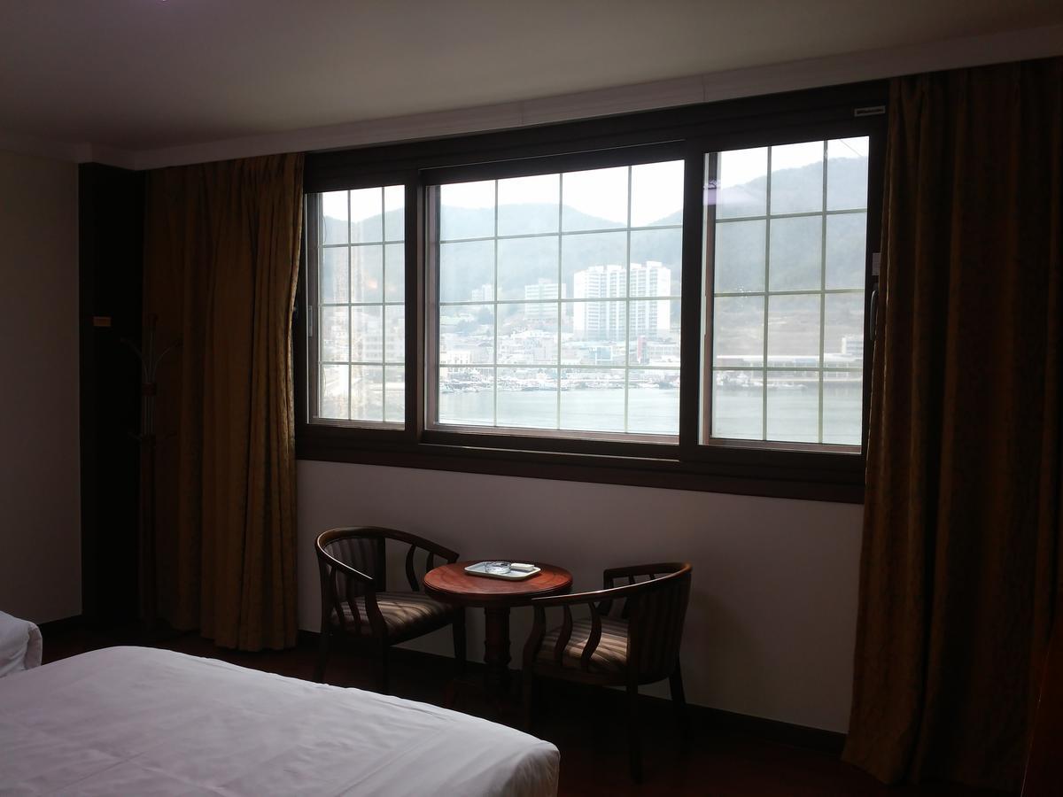 Geoje Jangseungpo Lighthouse Hotel Sodong Exterior photo